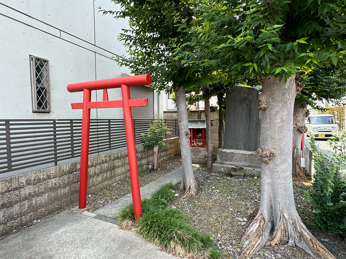 稲荷神社（杉並区上高井戸1-11-14）