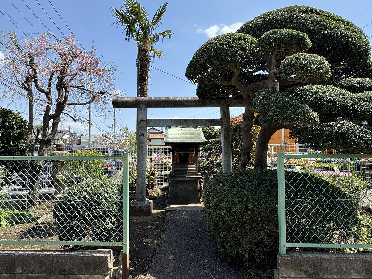 新晴園稲荷神社（三鷹市新川）