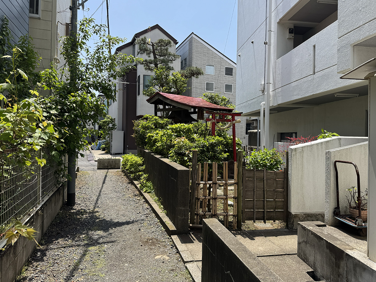 入倉光明稲荷大善神（足立区柳原）