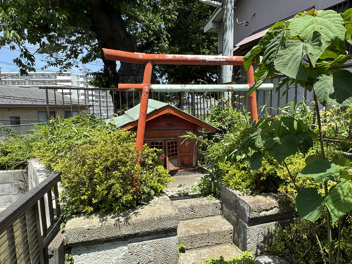 名瀬町稲荷祠（横浜市戸塚区名瀬町）