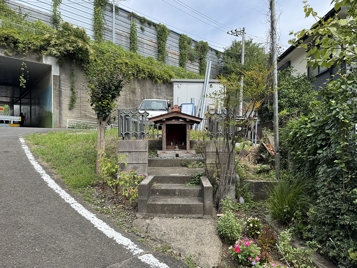 稲荷社（横浜市緑区十日市場町2473）